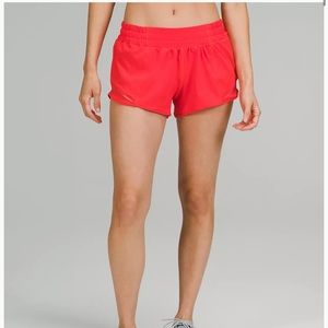 lululemon hotty hot lined shorts 2.5”